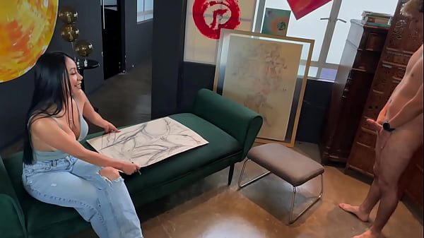 PAINTER HAS SEX WITH HER MODEL DURING AN ARTISTIC SESSION