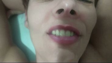 Puta tirando a virgindade do novinho,o garoto gozou tanta porra que deixou a coroa toda melada