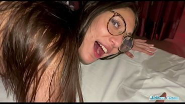 Depois da festa do Swing fomos pro motel continuar a brincadeira, macetei a ruivinha gostosa com força e ela fez muito squirting no meu pau