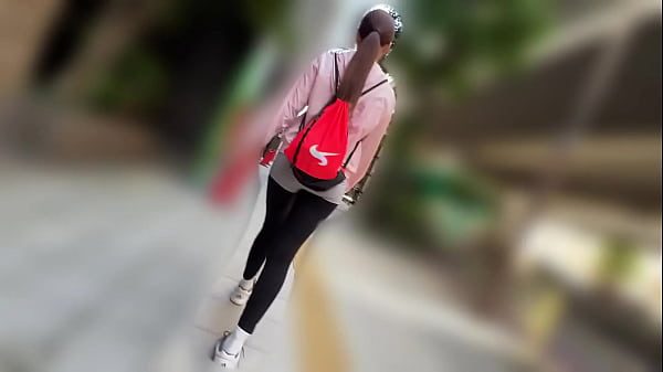 この女の名前教えて Tell me this woman's name.