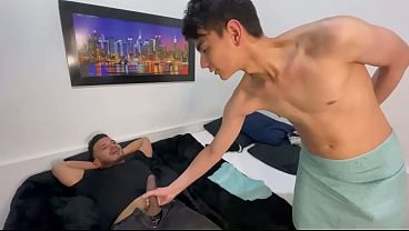 VENEZOLANO SE COME COLOMBIANO CON SU GRAN VERGA
