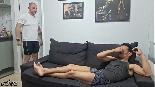 DESCOBRIR DA MELHOR FORMA QUE O GERENTE DA EMPRESA GOSTA DE SENTAR NO PAU