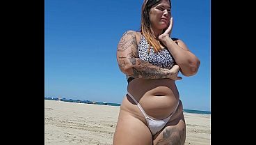 Deixei o cara de pau duro na praia, só de imaginar dentro fiquei molhadinha