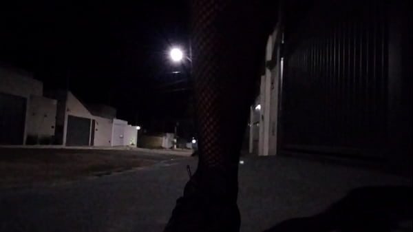 Putinhalee1 se exibindo de madrugada na rua (quase me pegam)
