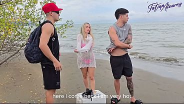 Hago un trio con mi novio y su amigo en la playa
