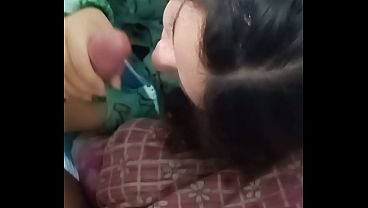 Sacó mi polla y comenzó a mamarla