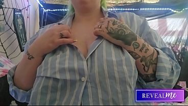 RevealMe || BUSTY BABE TEASES HER BIG TITS, PUTS ON NIPPLE CLAMPS AND GIVES A SLOPPY DILDO TITJOB!