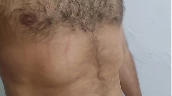 Levei uma unhada, peludo safado
