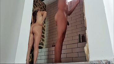 La mejor parte de ir al GYM es acabar e ir a las duchas mixtas a buscar la polla de algún desconocido
