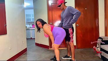 Instructor me folla en mi cuarto, me da colágeno en mis nalgas