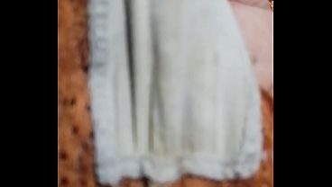 OTRO CALZON DE MI CUÑADITA ES LO MAS RICO QUE PUEDA AVER OLERLOS DESPUES DE ABERSELOS QUITADO, ASTA UMEDOS ESTABAN TODABIA