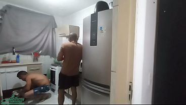Contratei um montador de moveis pra montar o armário da cozinha no final o puto me deixou brincar com as ferramentas