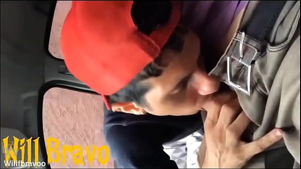 Exibicionismo- mamaei gostosa o motorista na rua atrás do cemitério