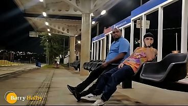 Mamei o motorista na espera do ônibus