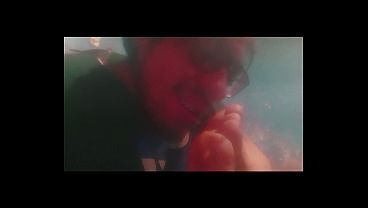 Oliendo Pies Sudorosos y Apestosos