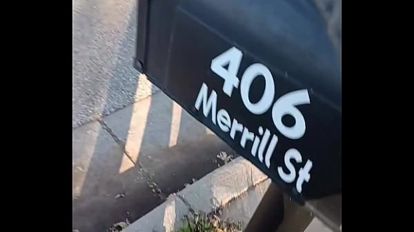 Sexy mailbox attempts to seduce step-human