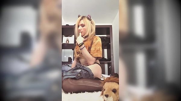 Shy femboy Leo plays sensually plays with himself for you <3