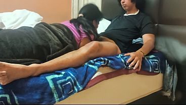 Mi suegra quiere su dosis de leche diaria, ella se volvió adicta al sexo