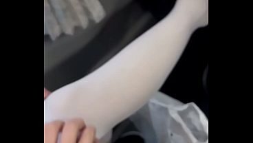 白色膝上襪 性感 遊覽車偷偷脫掉 露出  腳趾頭 White stocking bus outdoor  sexy toes feet
