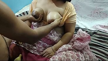 Desi Bhabhi in Gorgeous Saree - Getting boob Press - Look Will Win Your Heart
