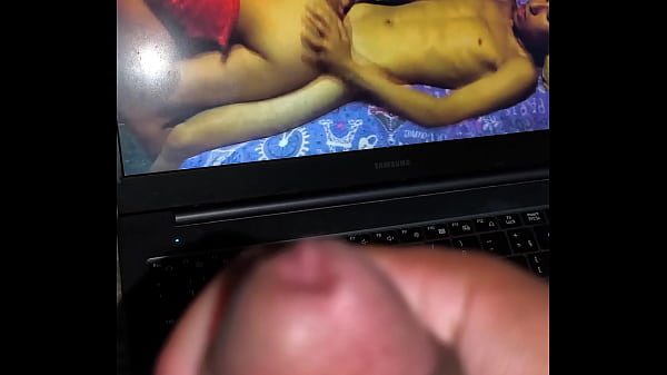 Masturbating To me follo a mi hijastra a ver que ella esta solla en su pieza