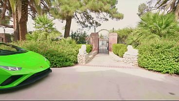 RICH HOUSE WIFE
