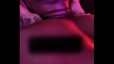 Pau latejando na cara dele enquanto eu massageava