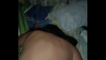 Hermosa chica en cuatro no quiere hijitos