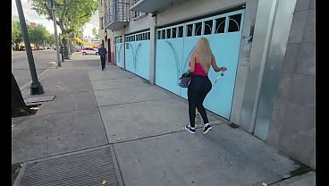 Se la mamo en el elevador a un fan que conocí en la calle.