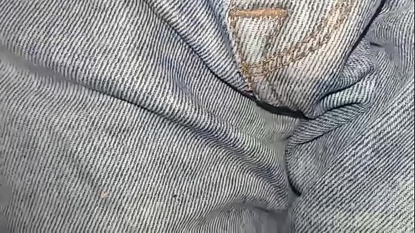 Pañal de tela orinado con pantalon jeans marca tenis y múltiples orgasmos