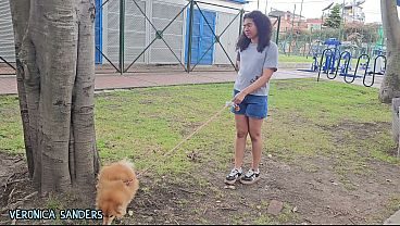 Encontré a esta putita en el parque y me invitó a follarla en su casa