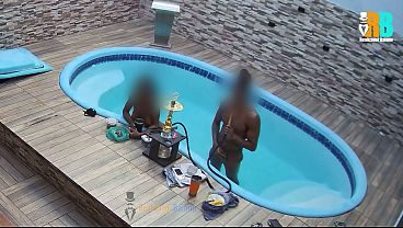 Corno grava Hotwife safada fodendo na piscina com o amante Realizador Baiano assistindo Jogo da Copa do mundo. #flagra , #vazado completo no Red