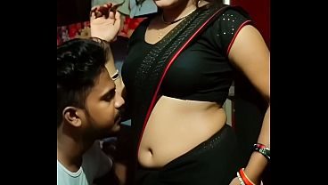 Desi BHABHI saree Navel romance