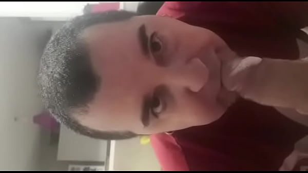 Mi macho se corre en mi boca.