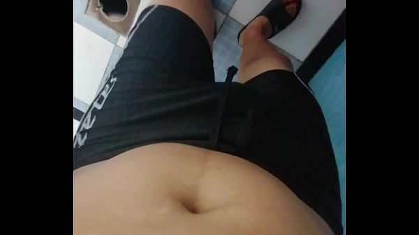 en la piscina  entrenando