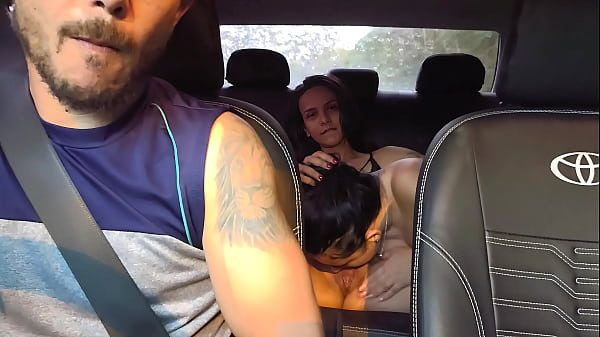 MOTORISTA de aplicativo busca casal de lésbica na festa