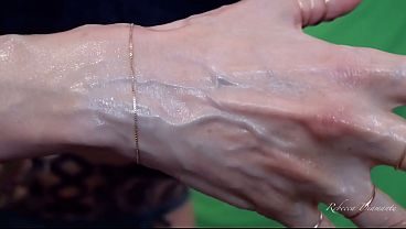 Rebecca Diamante's big hands veins