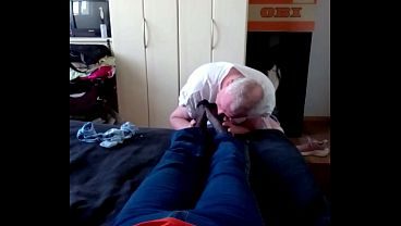 Sexy Nylonfüsse der Oma am Nachmittag