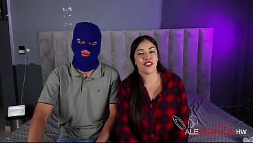 MI AMIGO TIENE UNA VERGA ENORME QUE NO ME CABE EN LA BOCA, MI ESPOSO LA TIEN MUY PEQUEÑA.