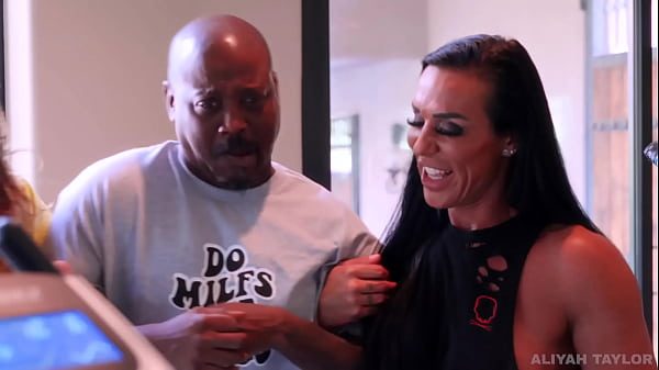 Bodybuilder Sluts Gets All Holes Fucked By BBC - 4K - Part 3