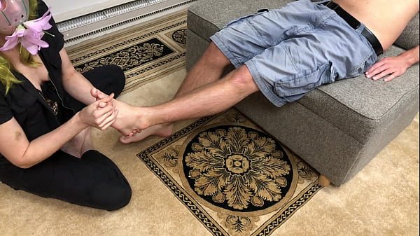 Belyla Bradley Gives Foot Massage