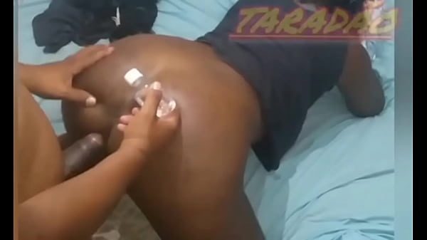 Socando e gozando no rabo da preta