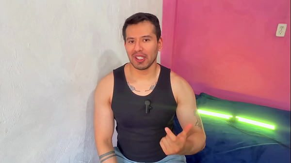 hombre casado hetero se folla a otro casado en los baños de un bar en sus vacaciones