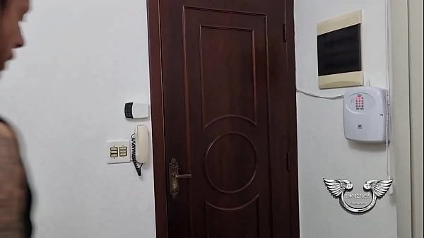 PREVIA - Marido corno levou a mulher gostosa para dar a buceta para seu amigo de longa data