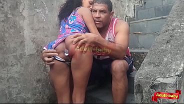 Sexo na escada com meu padrasto 100% anal