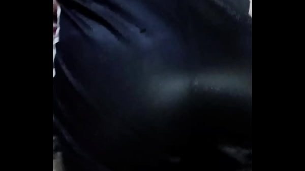 Moviendo mi culo y nalgas