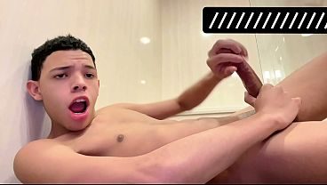 Muleke do PAUZÃO LUCAXDOTADO falando putaria na câmera