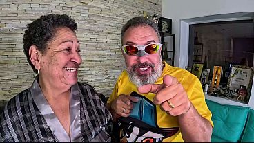 Maya Hyuga aprontando com idosa de 73 anos no banho e nos bastidores