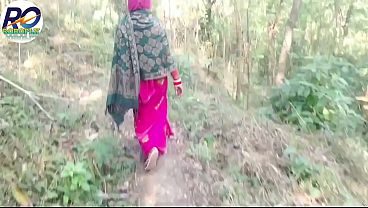 Desi village bhabhi went for a walk in the forest and showed her pussy, breasts and ass by lifting her saree and inserting brinjal in it. Hindi audio player like this