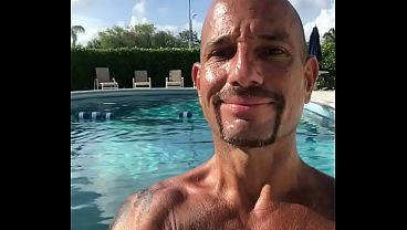 THE HARDBODY PORNSTAR CHILLING BY THE POOL MAXXX LOADZ